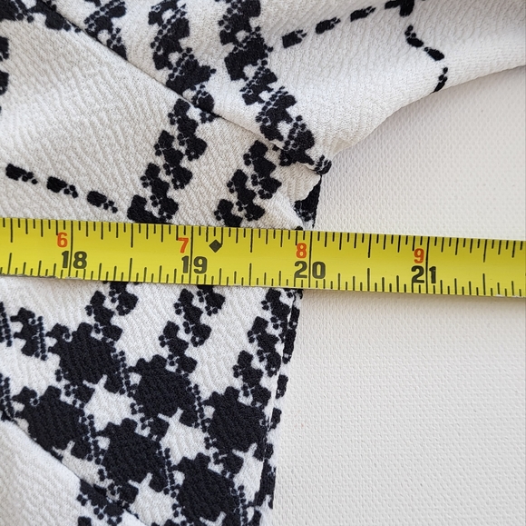 White/Black Plaid Lightweight Dress - Picture 6 of 8